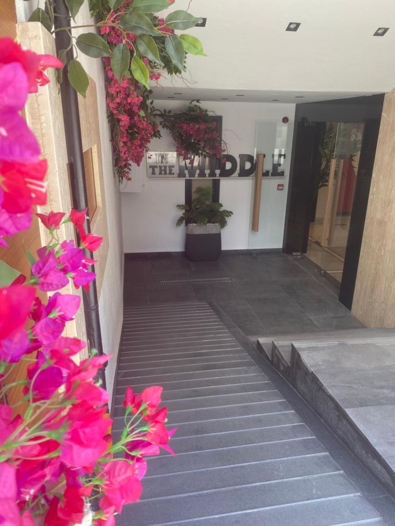 אנטליה In The Middle Hotel מראה חיצוני תמונה