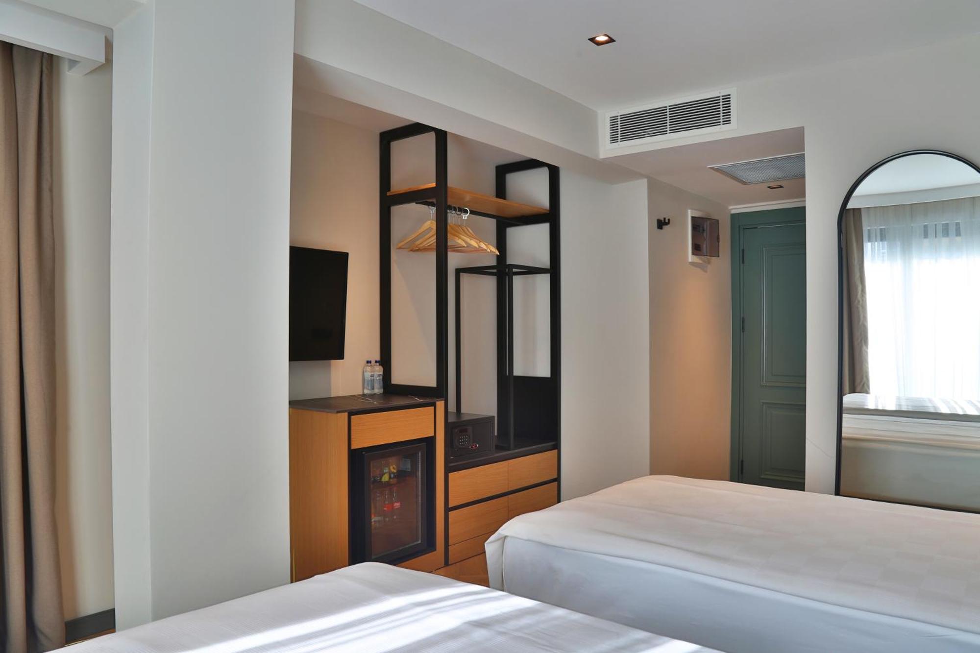 אנטליה In The Middle Hotel מראה חיצוני תמונה