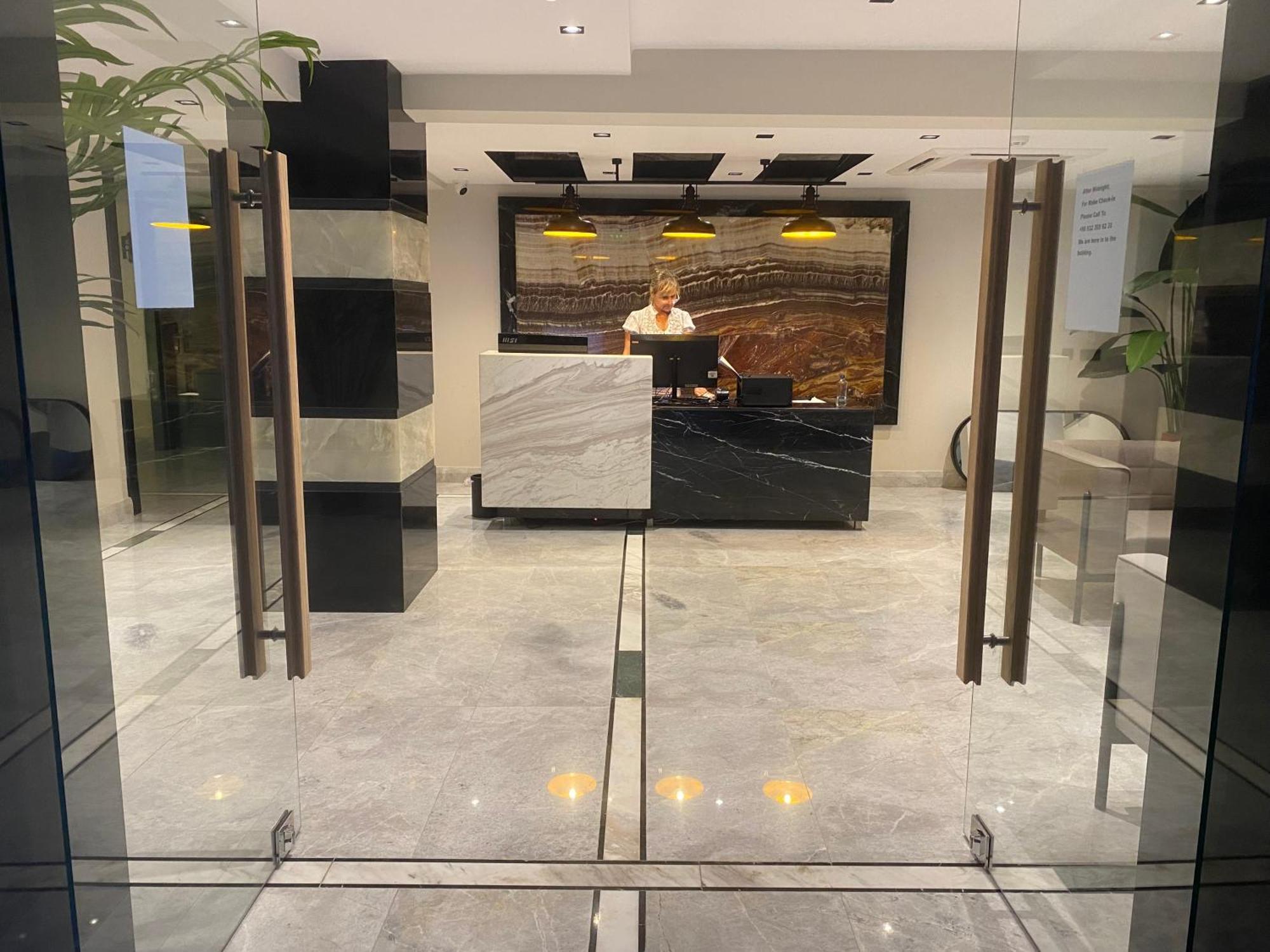 אנטליה In The Middle Hotel מראה חיצוני תמונה